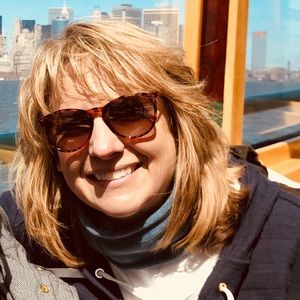 Meet your Posher, Debbie